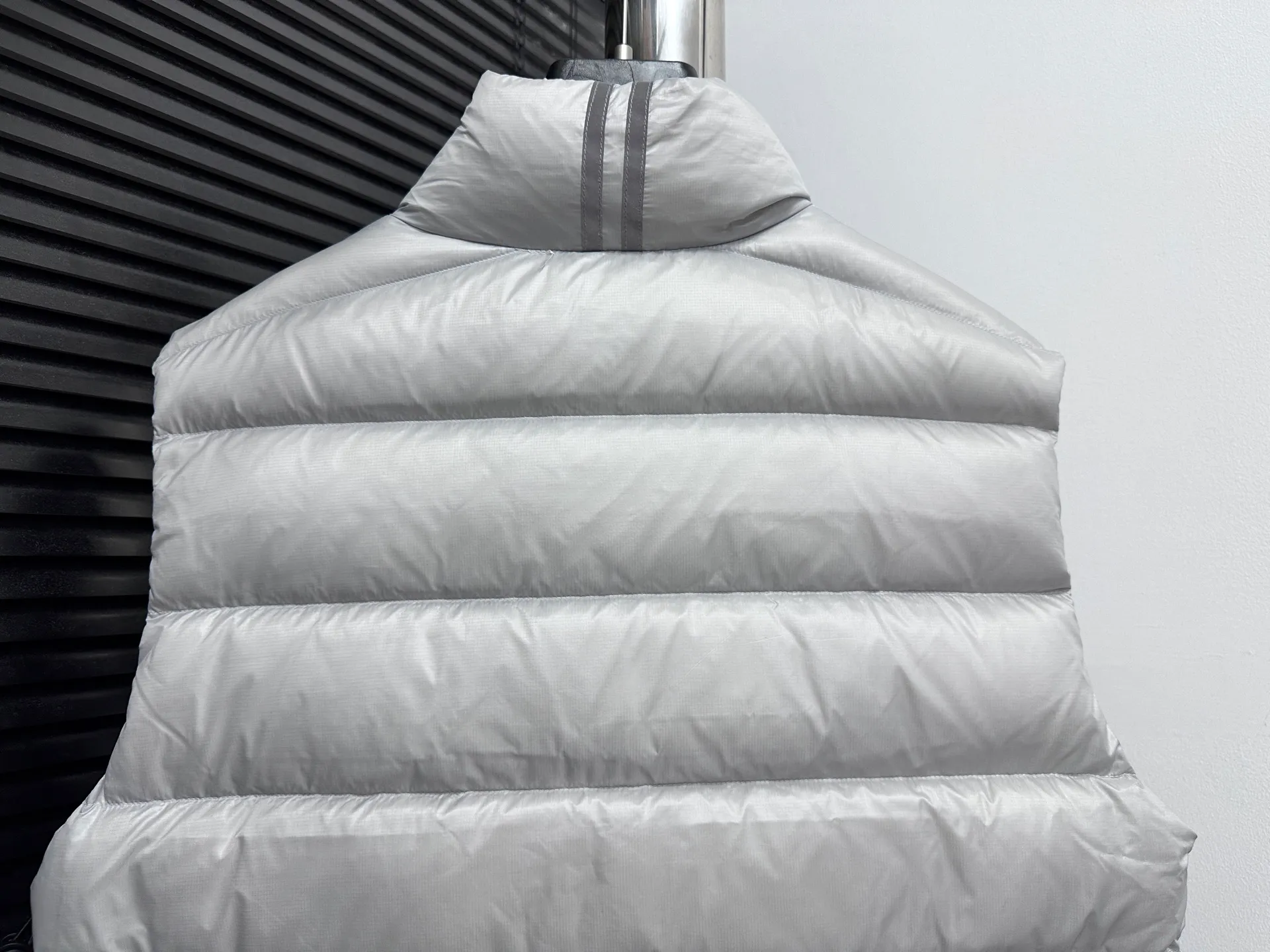 P560 [Canada Goose] CROFTON light down vest R water-repellent treatment Winall windproof fabric 700-fill down capacity Original molding Detailed production The upper body effect is stunning Exclusively available on the Xiaohongshu purchasing platform The highest version on the market Code number: XS-XXL